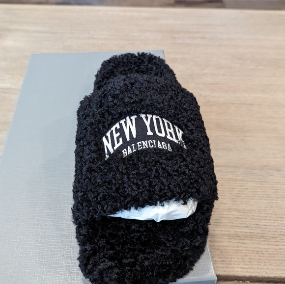 Mens Balenciaga Furry Logo Slides Sandals Black/White - Picture 2 of 7